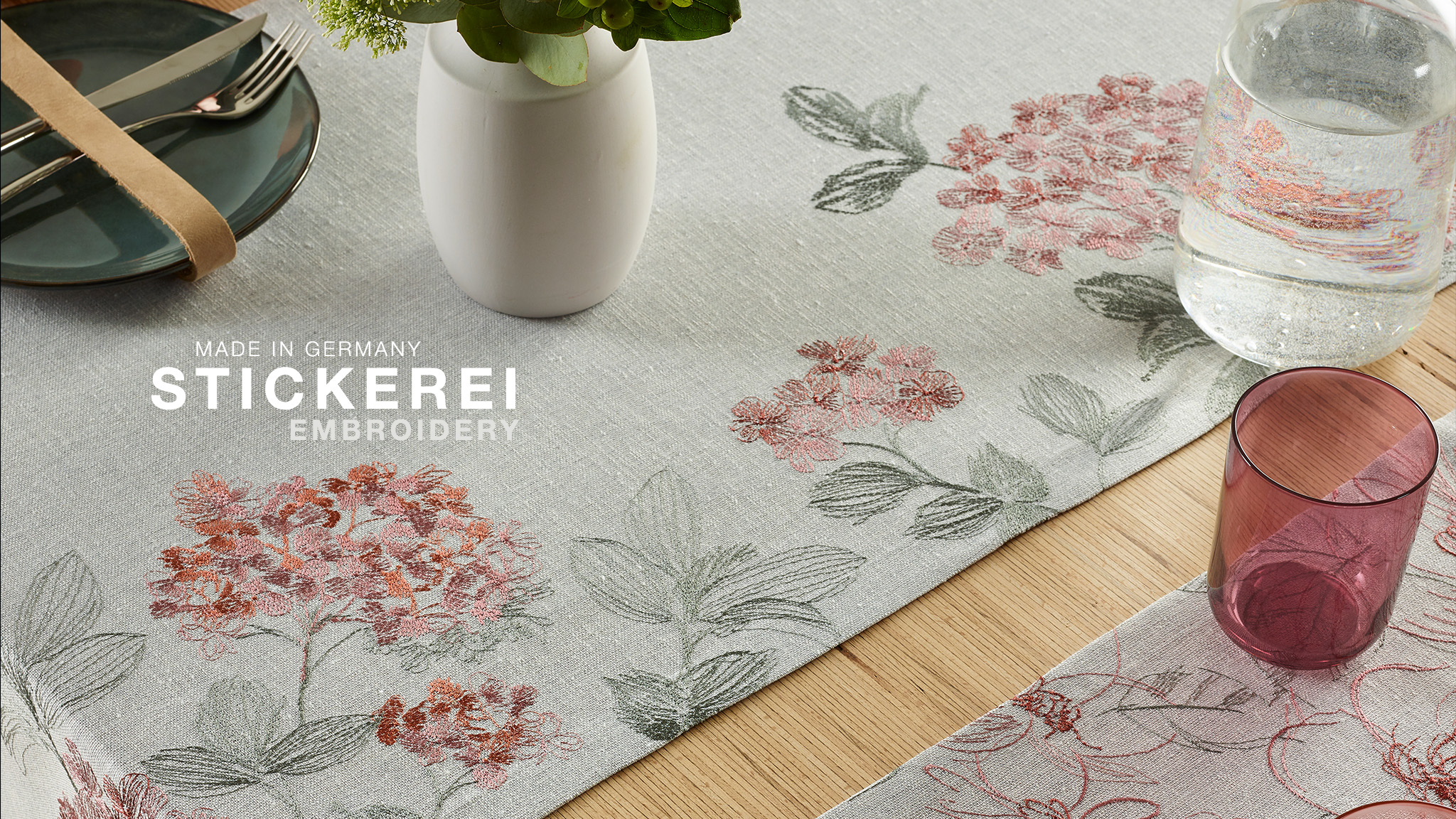 SANDER_Stickerei_DE_2018x1152px_01